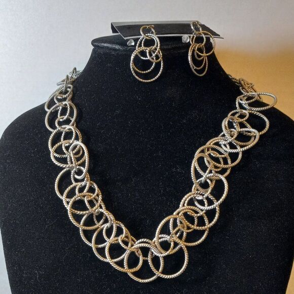 Silver tone Circle Necklace & Earrings - Picture 1 of 5